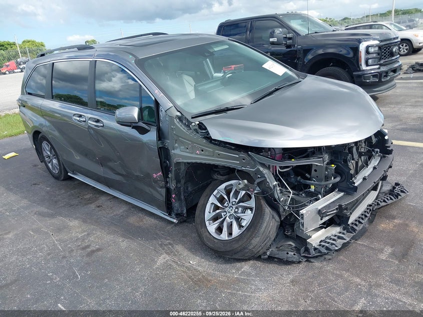 2026 TOYOTA SIENNA XLE