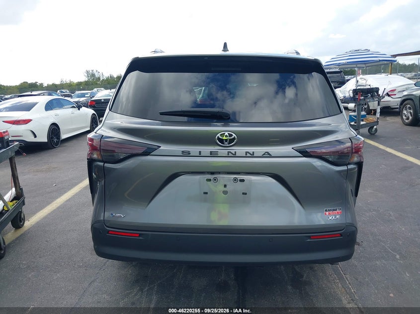 2026 TOYOTA SIENNA XLE · Photo 17