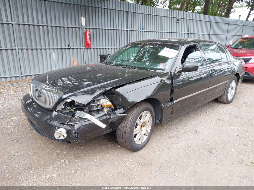 2011 Lincoln Town Car, Удар спереду, IAAI, VIN 2LNBL8EV6BX765393 — фото 2