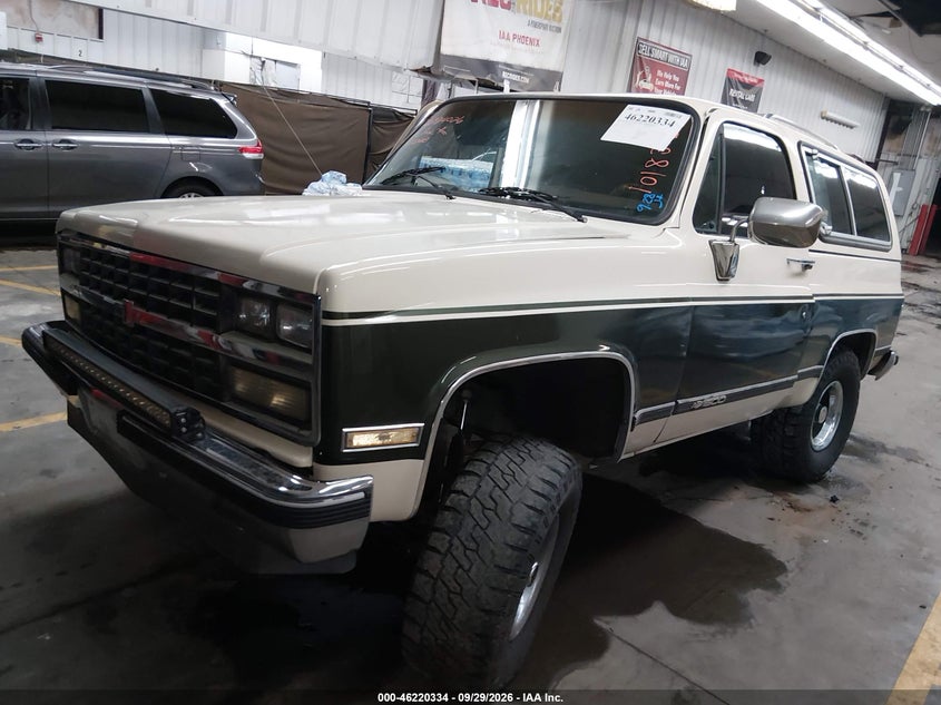 1989 Chevrolet Blazer V10, Right Side, IAAI, VIN 1GNEV18K4KF110737 — photo 2