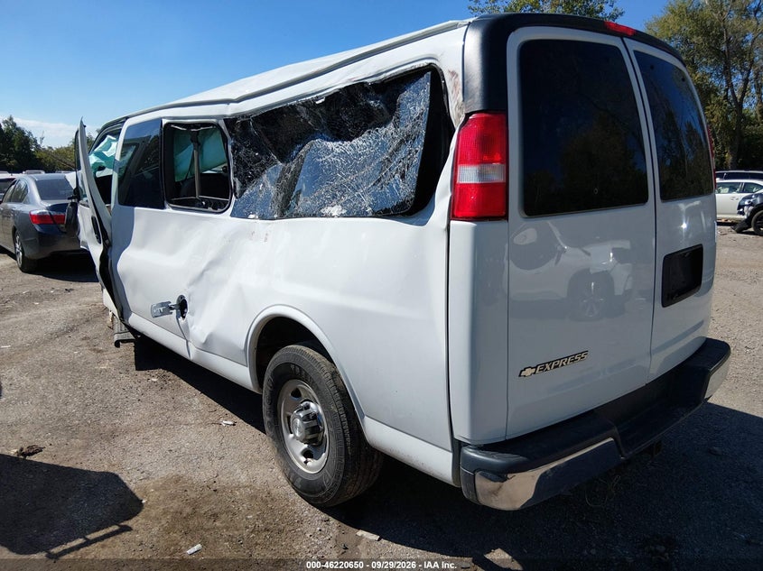 2019 CHEVROLET EXPRESS 3500 LT · Photo 3