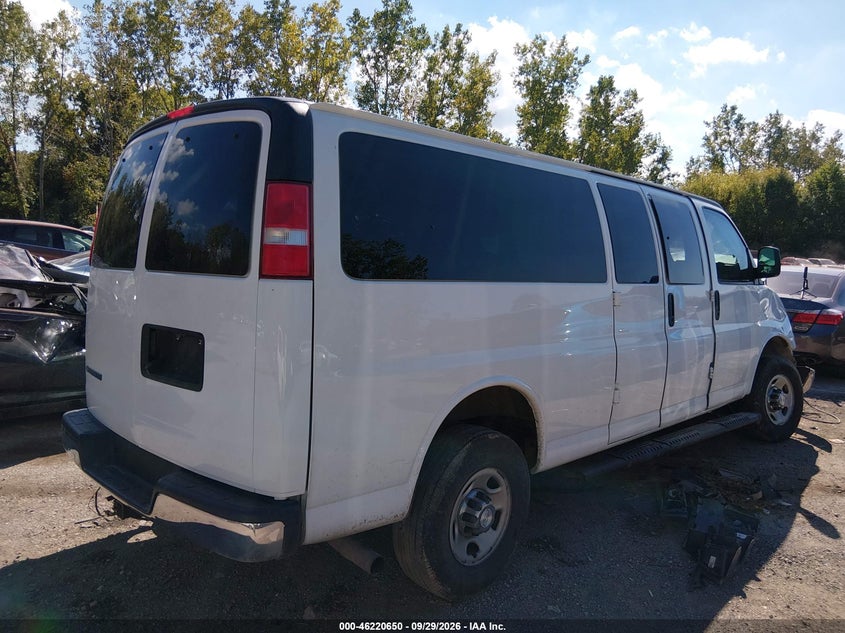 2019 CHEVROLET EXPRESS 3500 LT · Photo 4