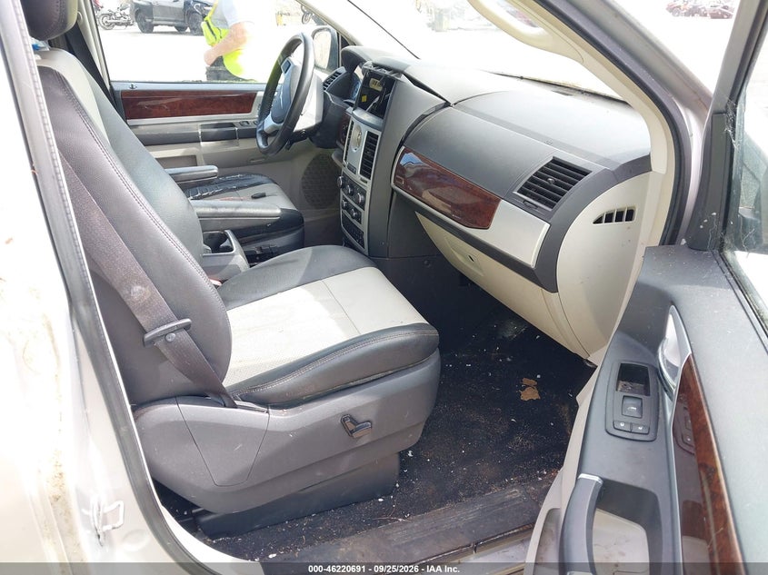 CHRYSLER TOWN & COUNTRY 2010 VIN 2A4RR8DXXAR375124