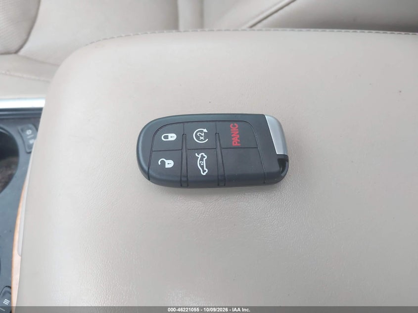 2013 CHRYSLER 300C · Photo 11