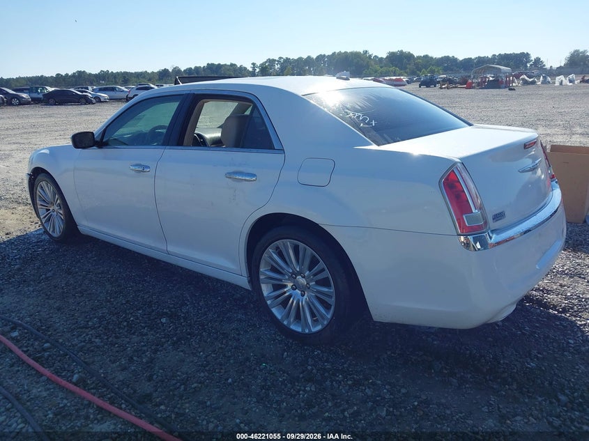 2013 CHRYSLER 300C · Photo 3