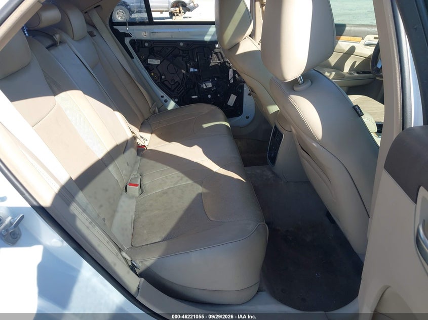 2013 CHRYSLER 300C · Photo 8