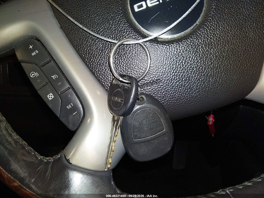 2010 GMC YUKON DENALI · Фото 11