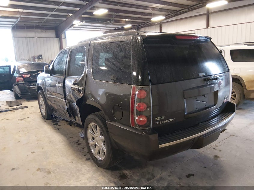 2010 GMC YUKON DENALI · Фото 3