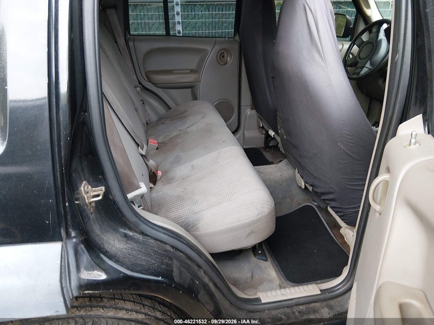 2004 JEEP LIBERTY auction photo 8