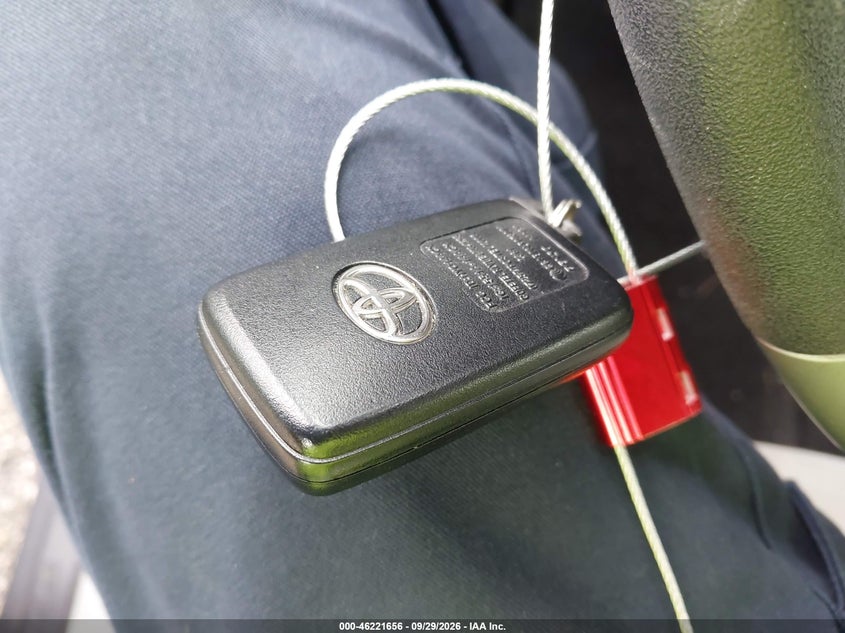 TOYOTA PRIUS - zdjęcie 11