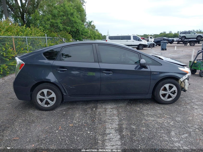 TOYOTA PRIUS - zdjęcie 14