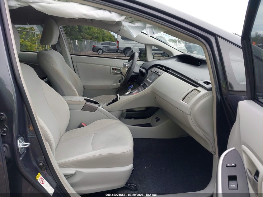 TOYOTA PRIUS - zdjęcie 5