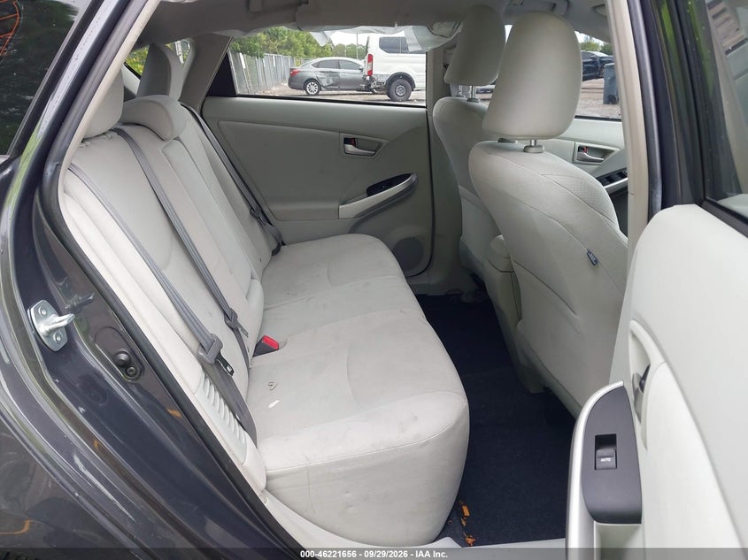 TOYOTA PRIUS - zdjęcie 8