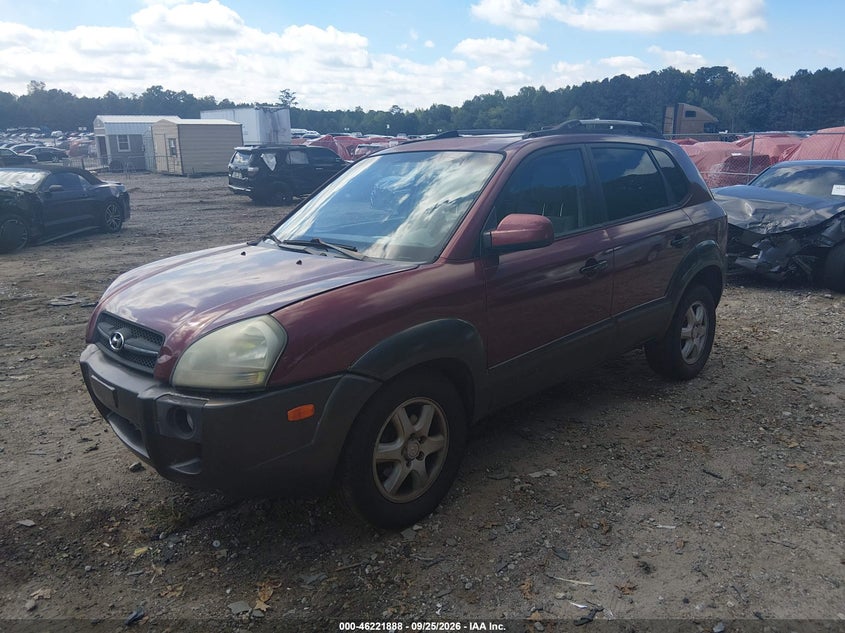 2005 Hyundai Tucson, Right Front, IAAI, VIN KM8JN72D25U061117 — photo 2