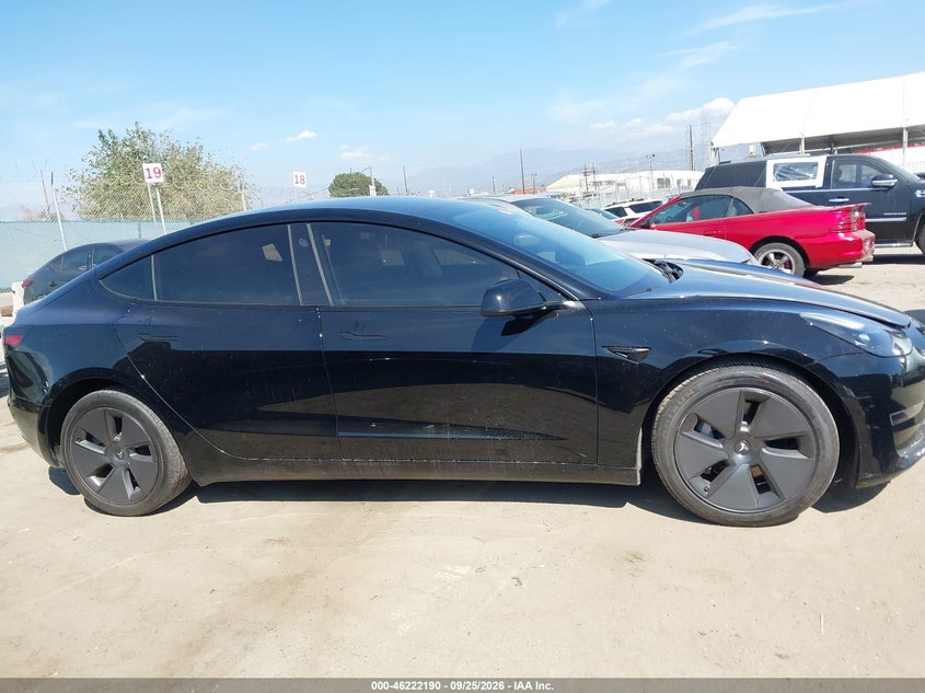 TESLA MODEL 3 - zdjęcie 13