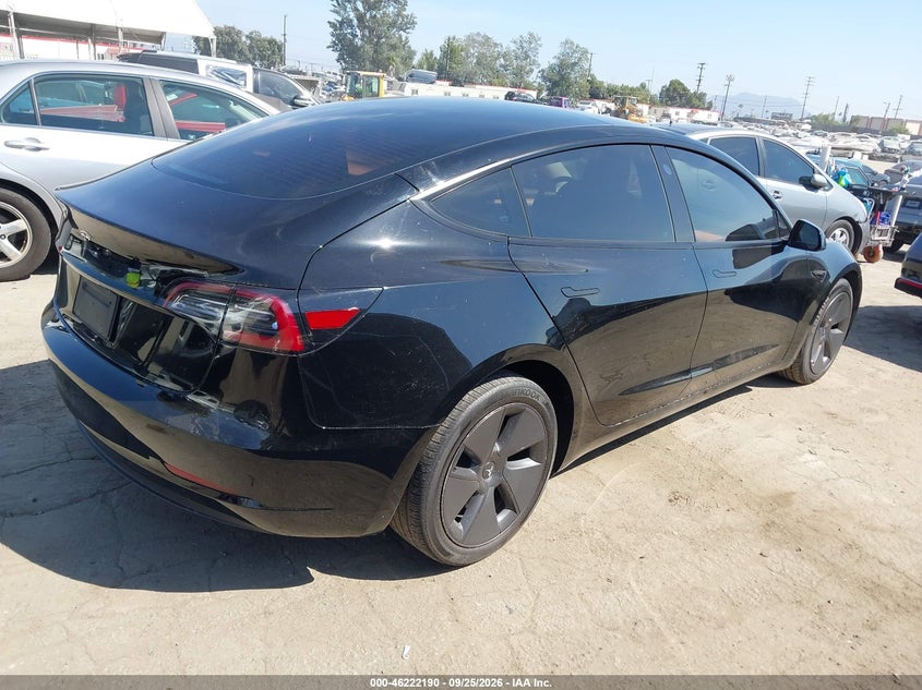 TESLA MODEL 3 - zdjęcie 4
