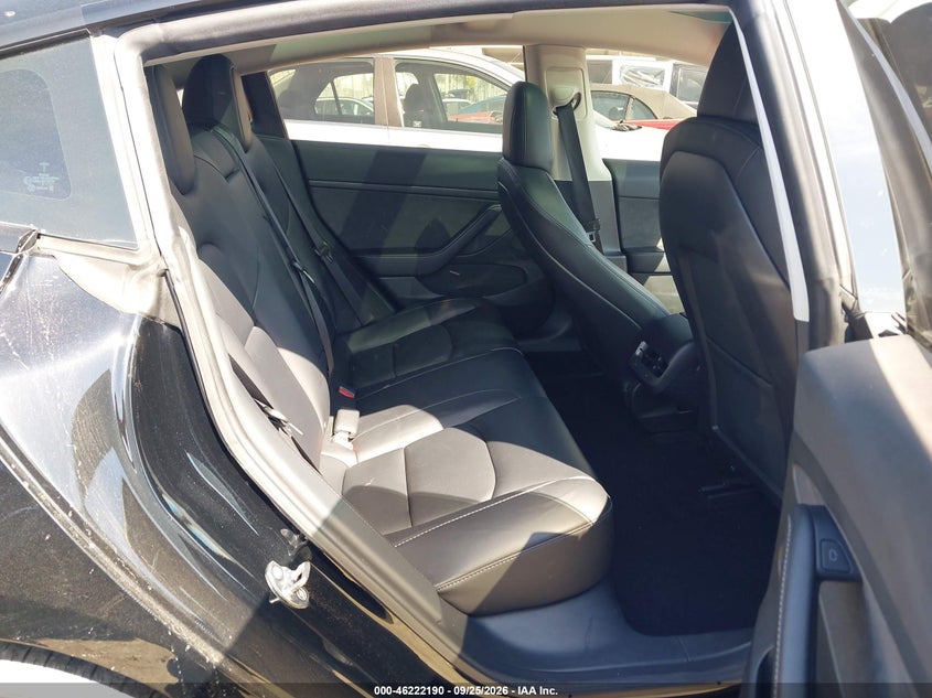 TESLA MODEL 3 - zdjęcie 8