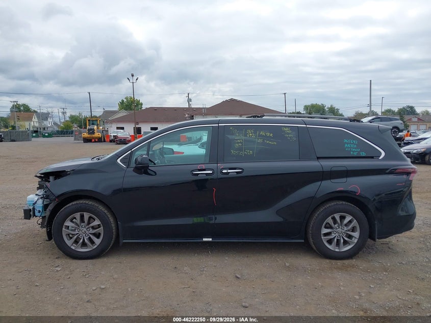 TOYOTA SIENNA - zdjęcie 14