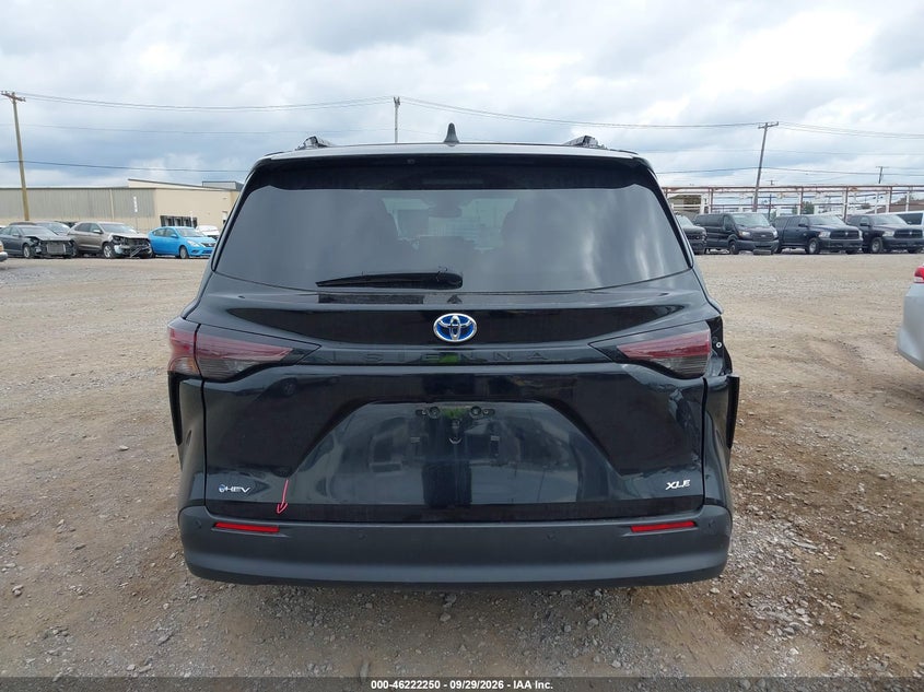 TOYOTA SIENNA - zdjęcie 16