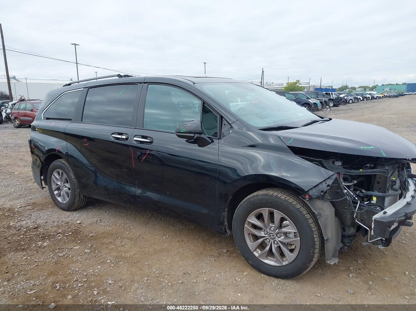 TOYOTA SIENNA - zdjęcie 18