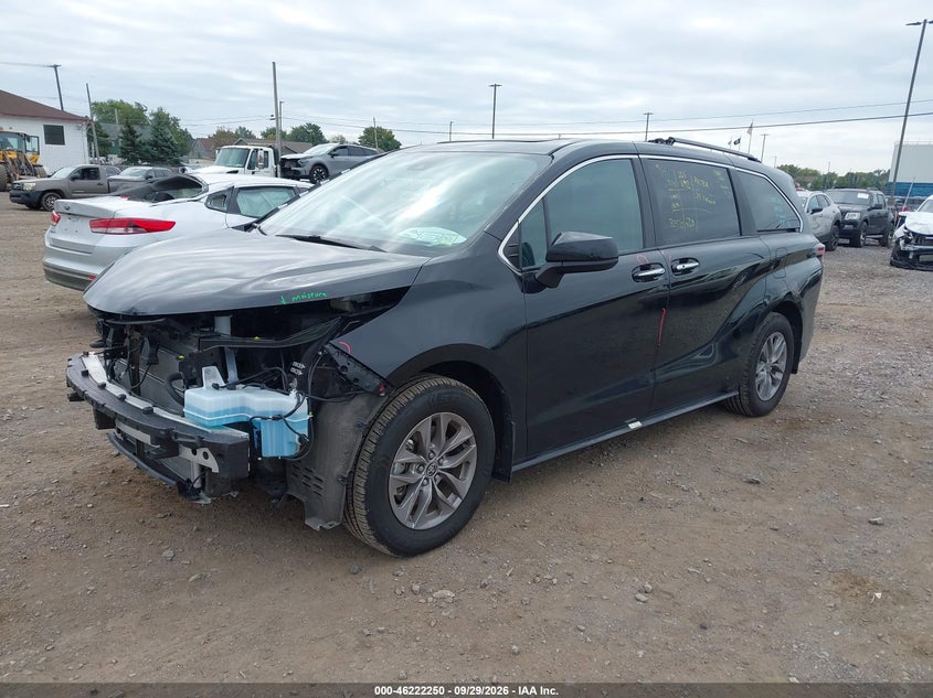 TOYOTA SIENNA - zdjęcie 2