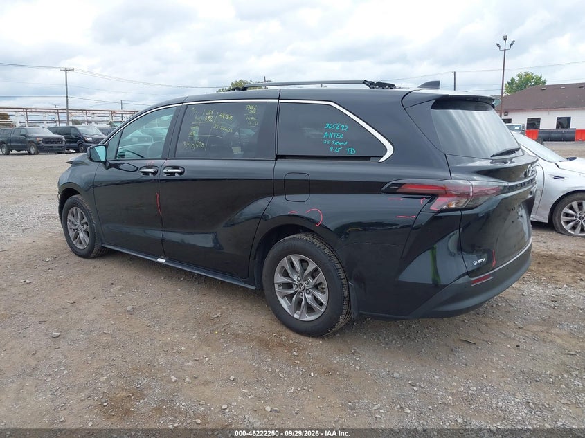 TOYOTA SIENNA - zdjęcie 3