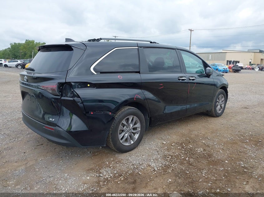 TOYOTA SIENNA - zdjęcie 4