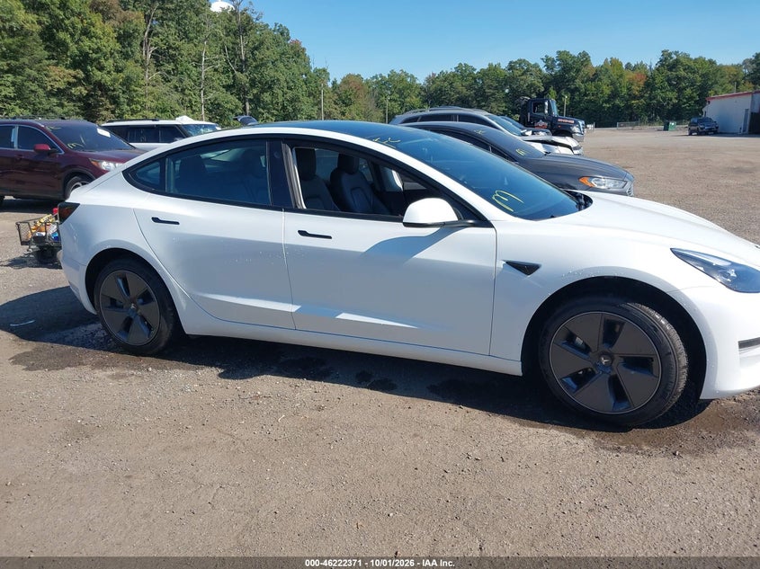 TESLA MODEL 3 - zdjęcie 13