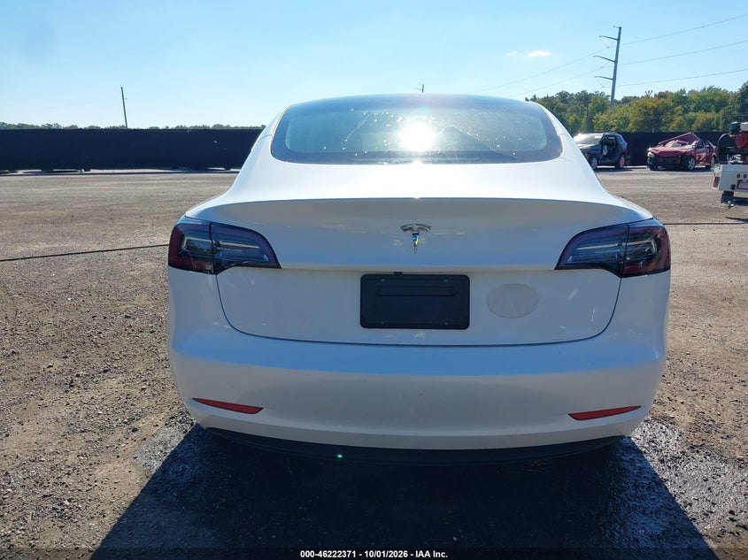 TESLA MODEL 3 - zdjęcie 16