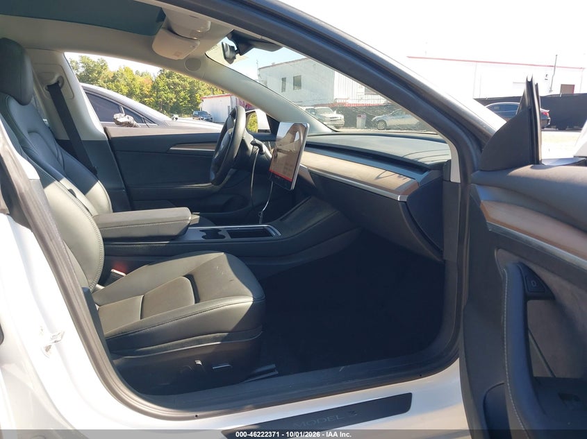 TESLA MODEL 3 - zdjęcie 5
