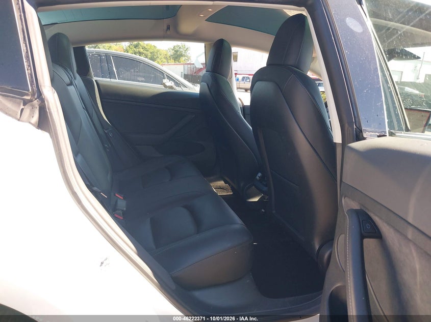 TESLA MODEL 3 - zdjęcie 8