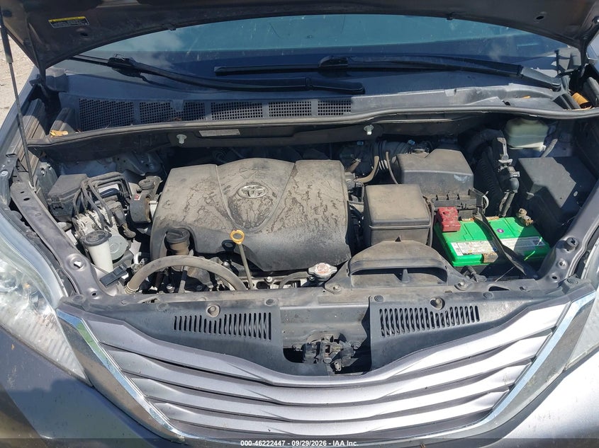TOYOTA SIENNA - zdjęcie 10