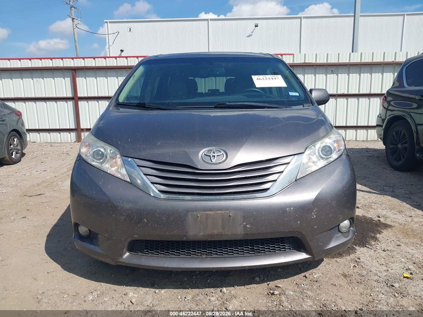 TOYOTA SIENNA - zdjęcie 12