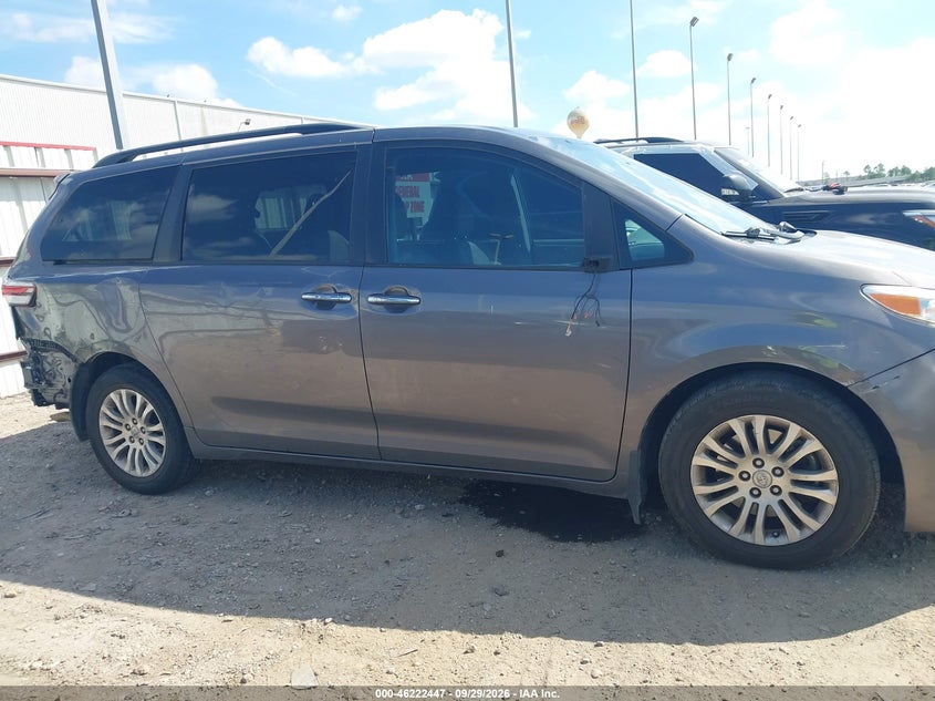 TOYOTA SIENNA - zdjęcie 13