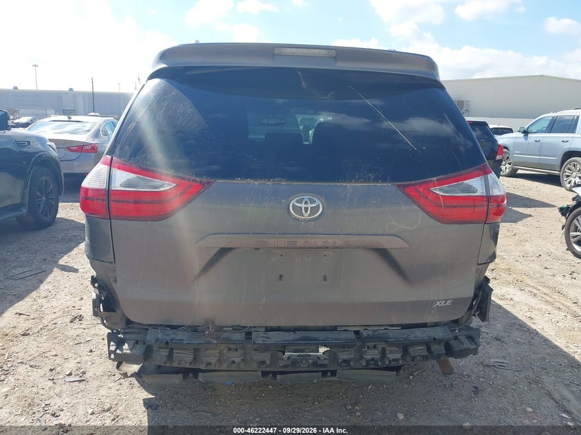TOYOTA SIENNA - zdjęcie 16
