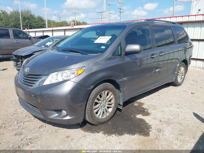 TOYOTA SIENNA - zdjęcie 2