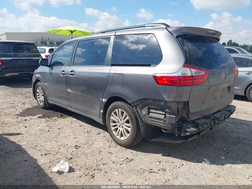 TOYOTA SIENNA - zdjęcie 3