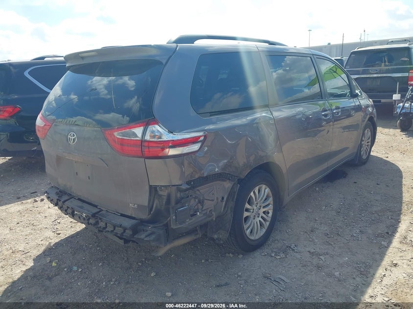 TOYOTA SIENNA - zdjęcie 4