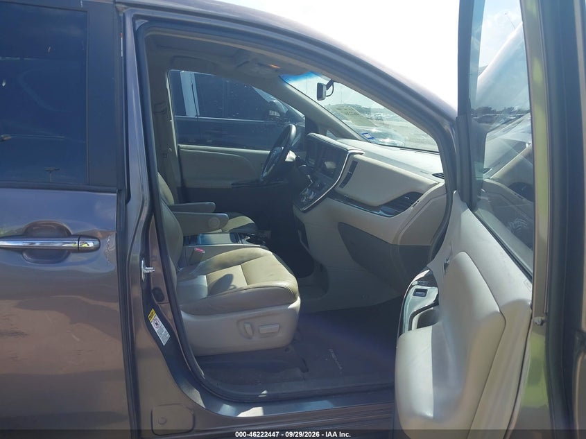 TOYOTA SIENNA - zdjęcie 5