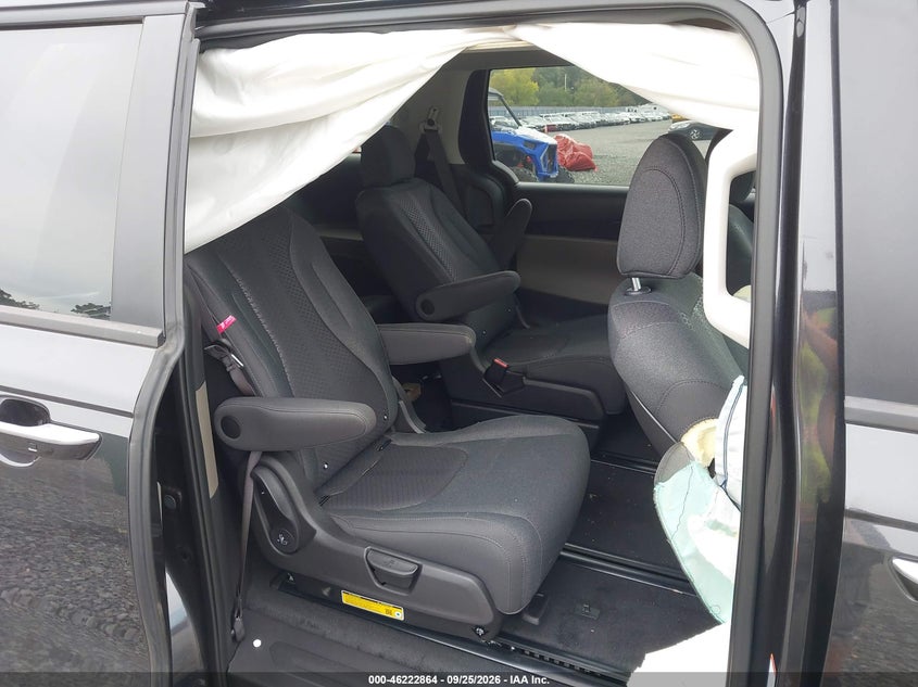 صورة 8 - KIA CARNIVAL MPV
