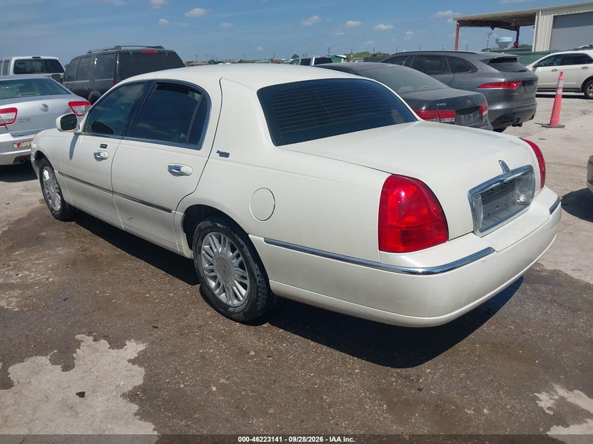LINCOLN TOWN CAR 2006 VIN 1LNHM82V26Y635774