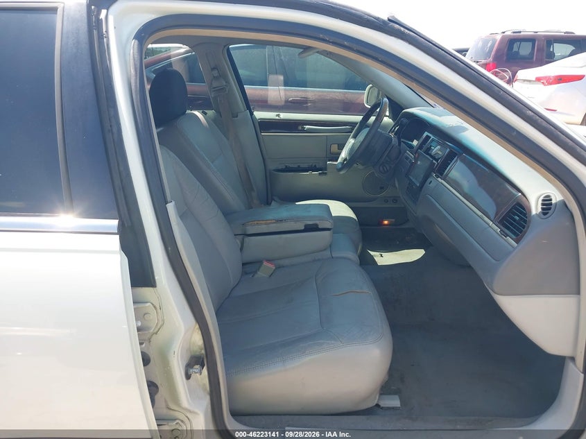 LINCOLN TOWN CAR 2006 VIN 1LNHM82V26Y635774