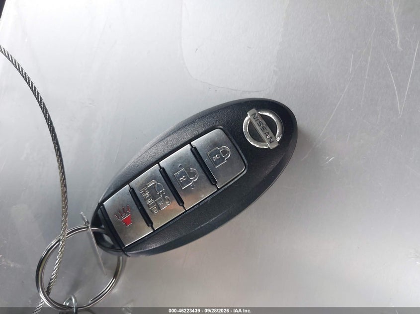 2015 NISSAN LEAF S · Фото 11