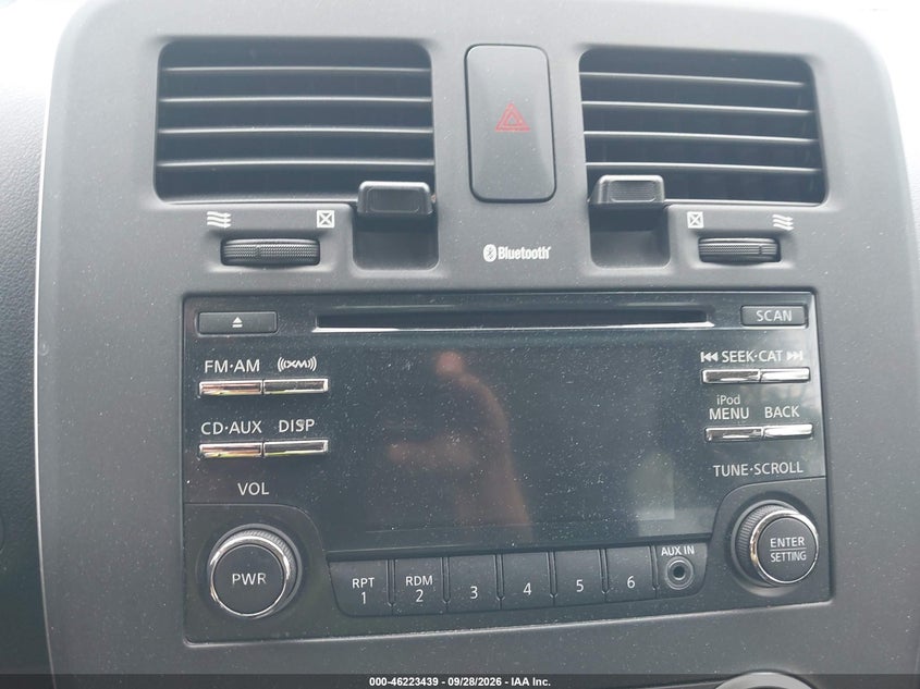 2015 NISSAN LEAF S · Фото 14