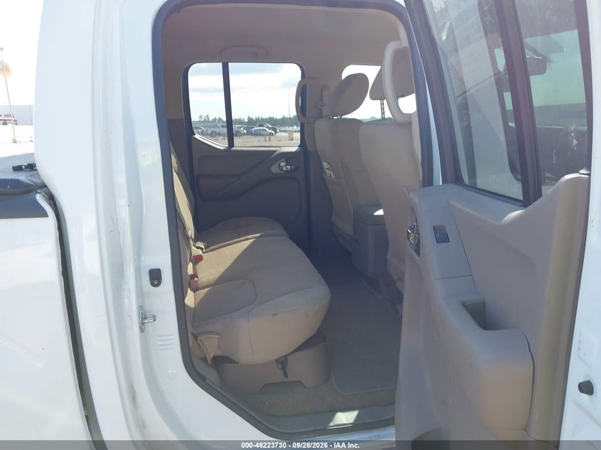 2016 NISSAN FRONTIER SV · Фото 8