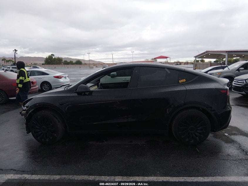TESLA MODEL Y - zdjęcie 15