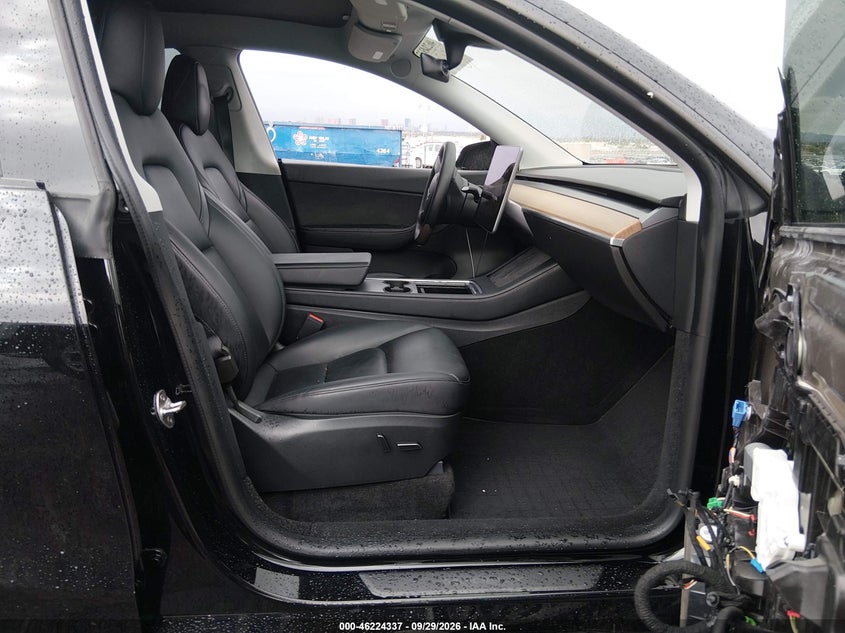 TESLA MODEL Y - zdjęcie 5