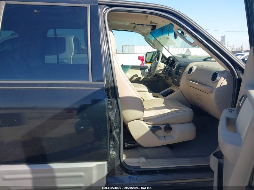 2003 FORD EXPEDITION auction photo 5