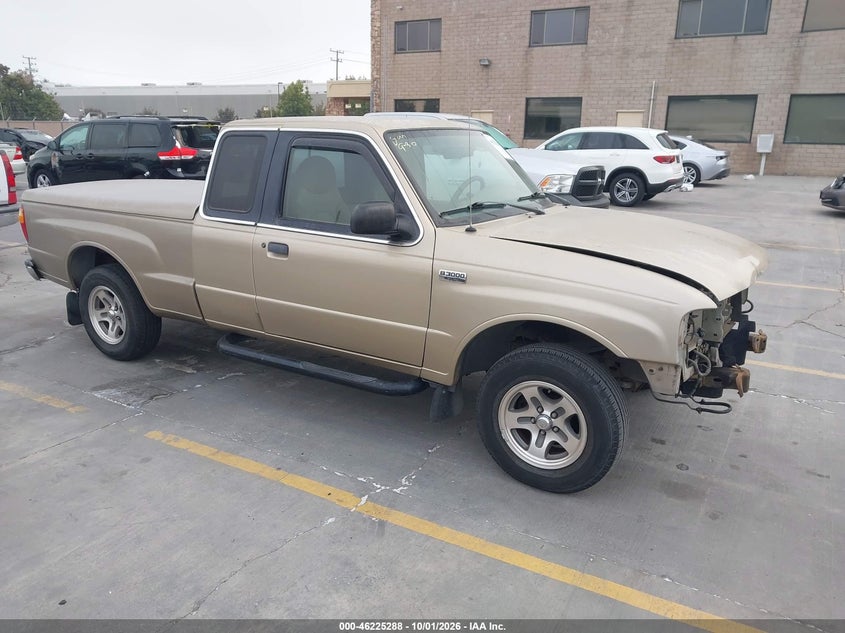 2001 Mazda B3000 Ds/Se, Front, IAAI, VIN 4F4YR16U71TM00508