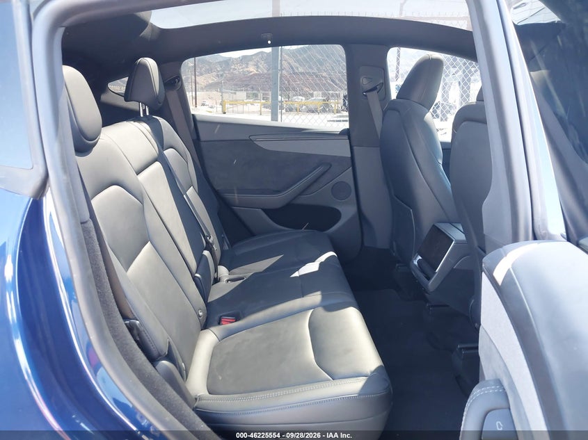 TESLA MODEL Y - zdjęcie 8